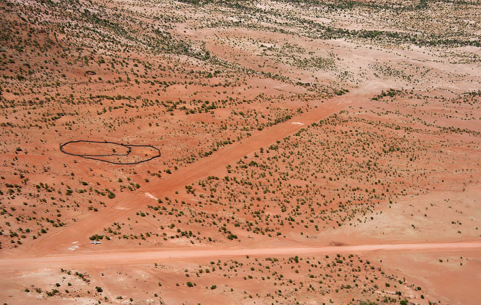 Field inspection at uncontrolled Bush Strips Symbolfoto