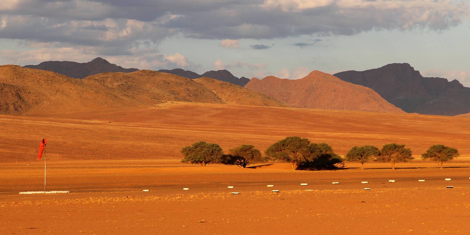 Wolwedans - where to stay for pilots in Namibia Symbolfoto