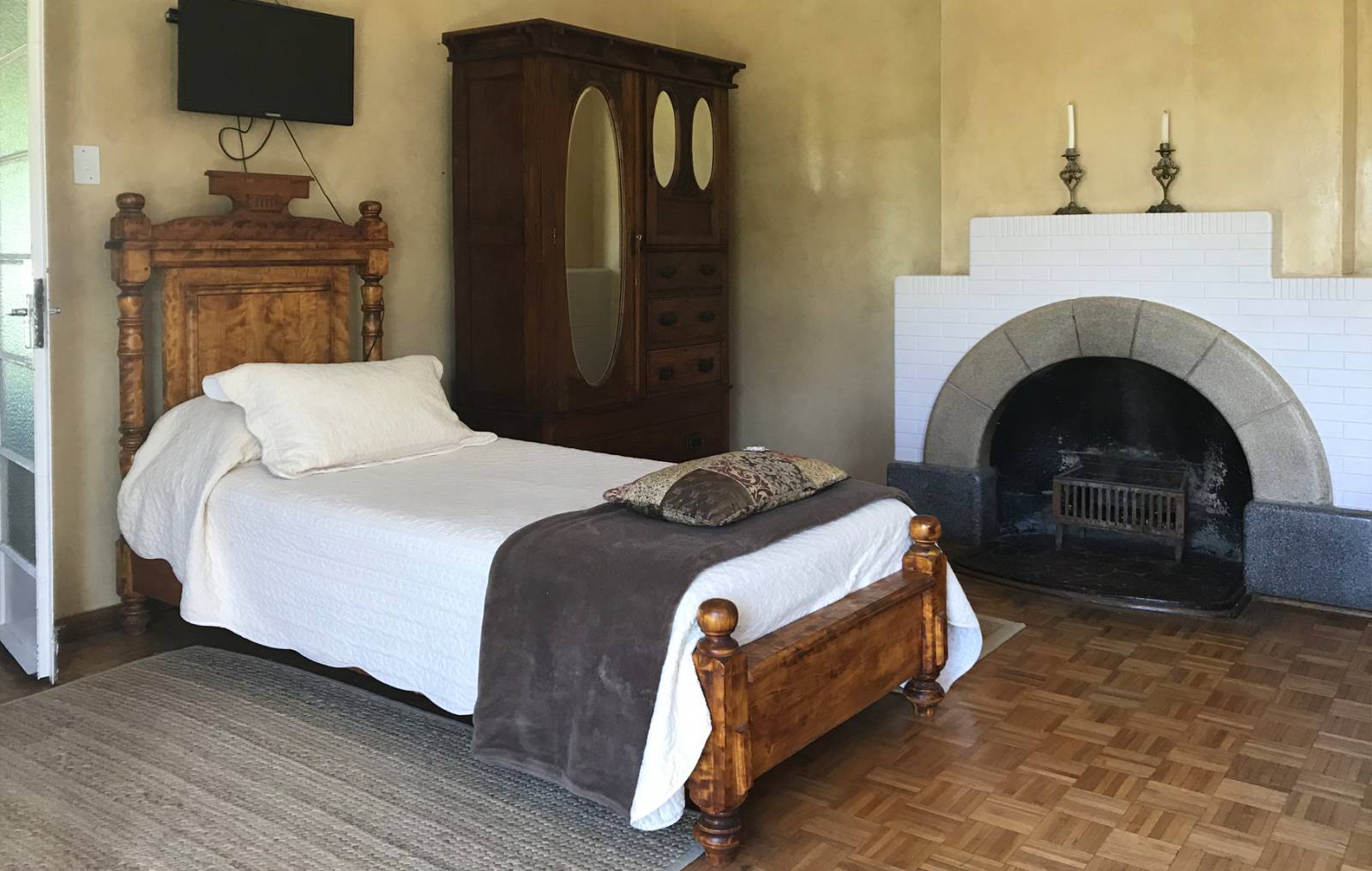 Karoo Gariep Guest Farm - where to stay for pilots in South Africa Symbolfoto