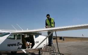 AVGAS at FBFT - Franzistown, Botswana, Bild 1/1